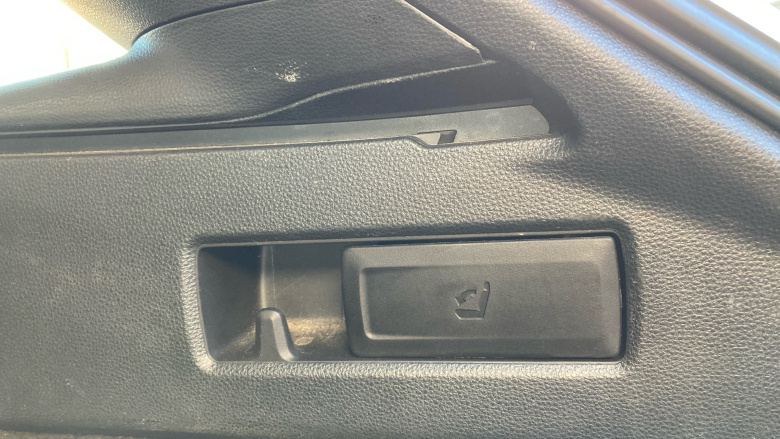 Toyota Corolla 2.0 VVT-i Hybrid Icon Tech 5dr CVT Hybrid Estate